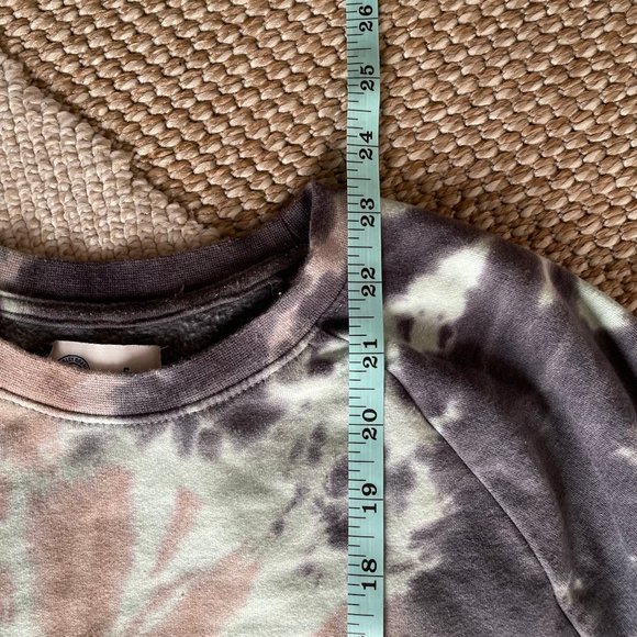 Hurley Womens Tie-Dye Fleece Sweater + Shorts Lounge Set Bundle - Picture 6 of 8